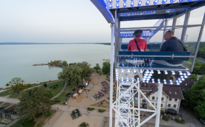 Tipp Balaton látványa a keszthelyi óriáskerékből, vagy a Keszthelyi-hegységből