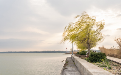 Tipp a keszthelyi yachtkikötő mögötti padokon megpihenhetünk futás közben