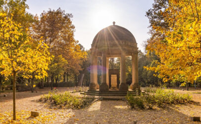 Az emlékmű hátulról