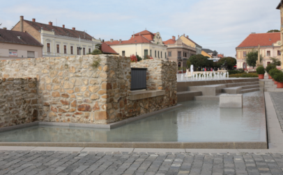 Szökőkút a Fő téren